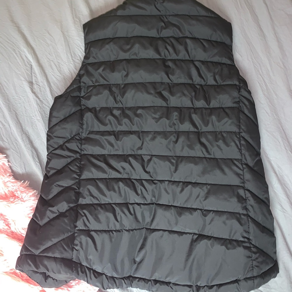 Black warm vest - Picture 3 of 3